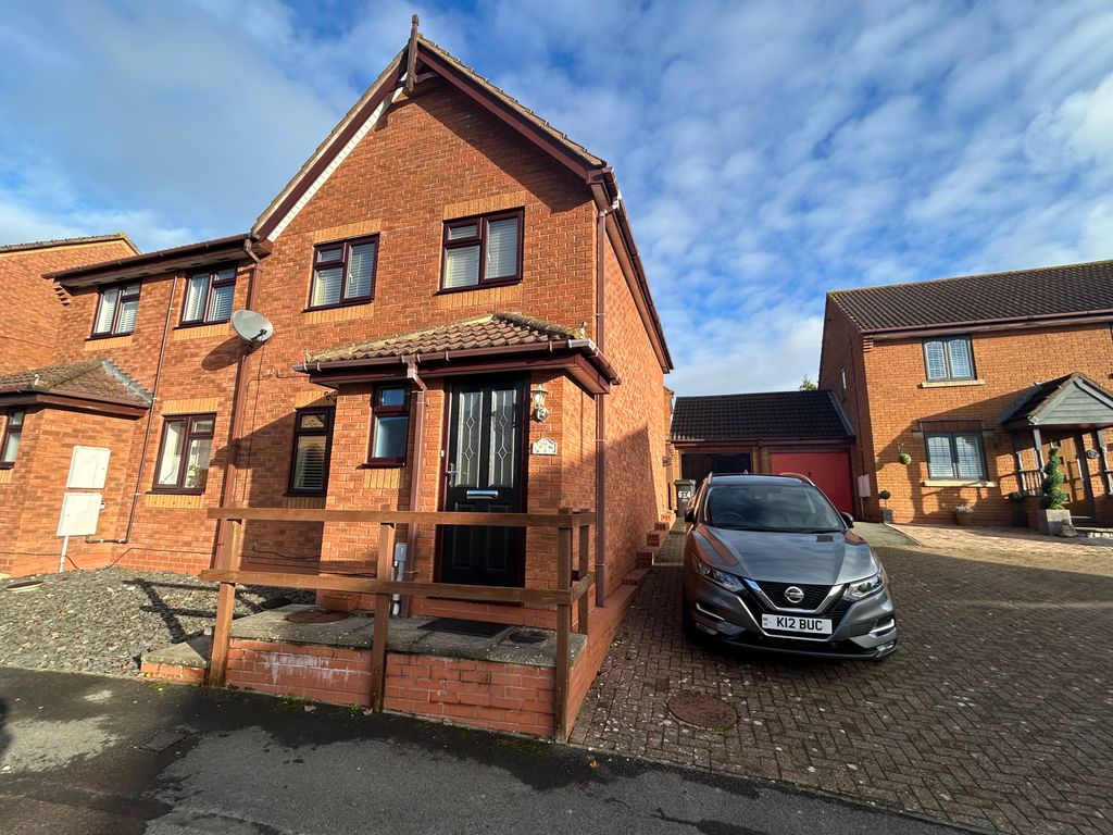 3 bed property to rent in Thornhill Drive, St Andrews Ridge, Swindon