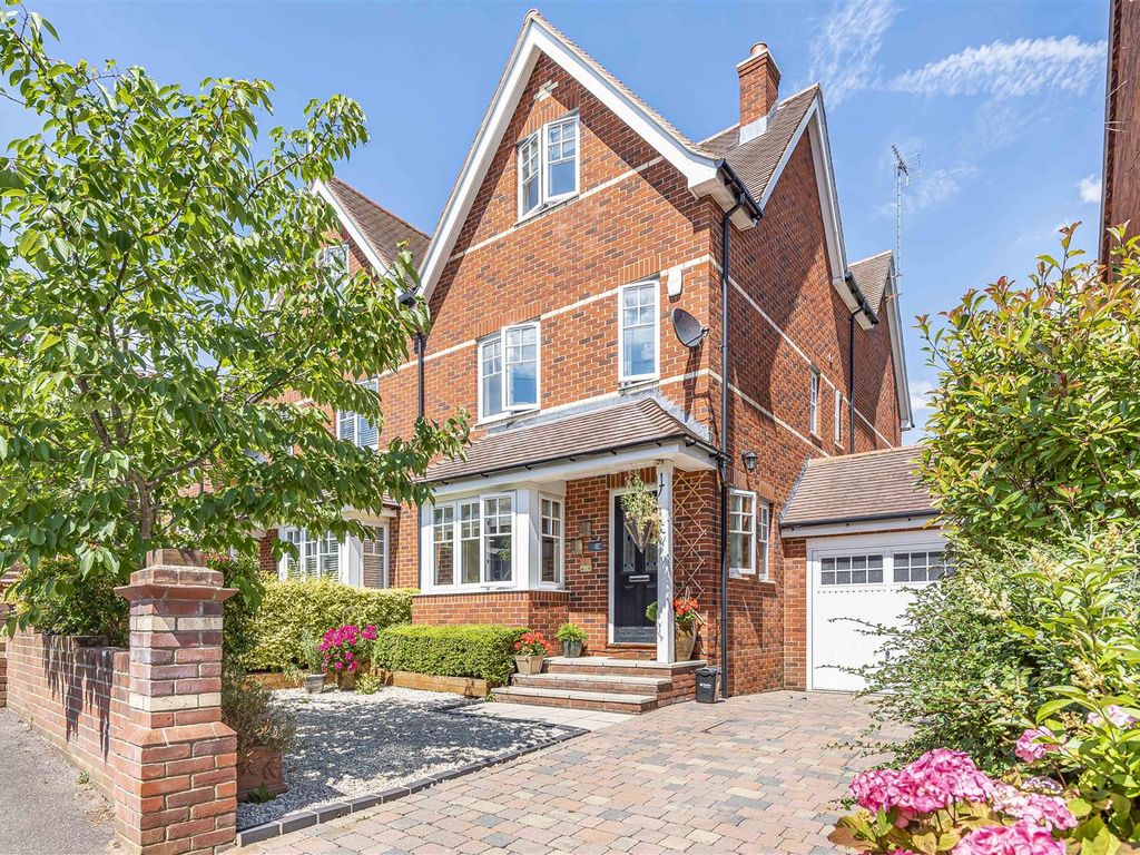 4 bed semidetached house for sale in Clifton Park Road, Caversham