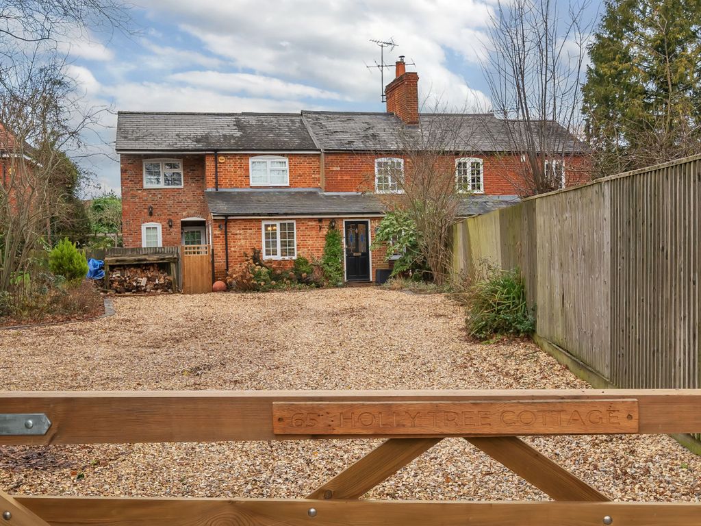 4 bed semidetached house for sale in Plough Lane, Wokingham, Berkshire