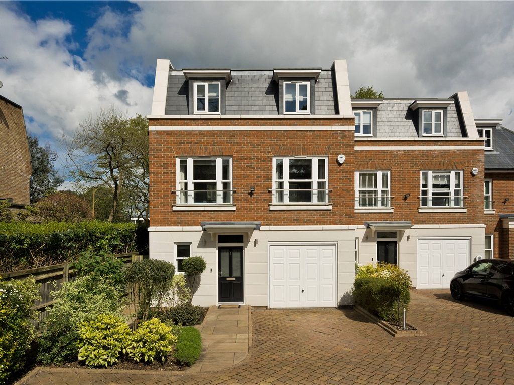 4 bed end terrace house for sale in Elgin Road, Weybridge, Surrey KT13