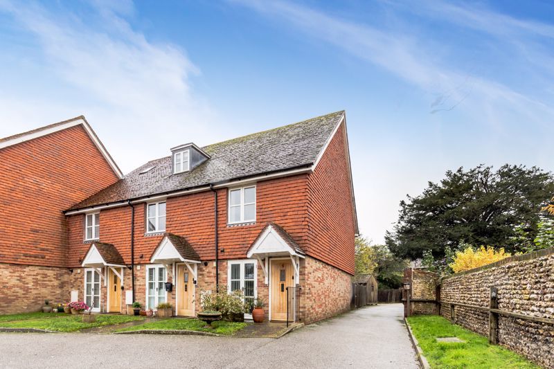 2 bed end terrace house for sale in Borough Gate, High Street, Steyning