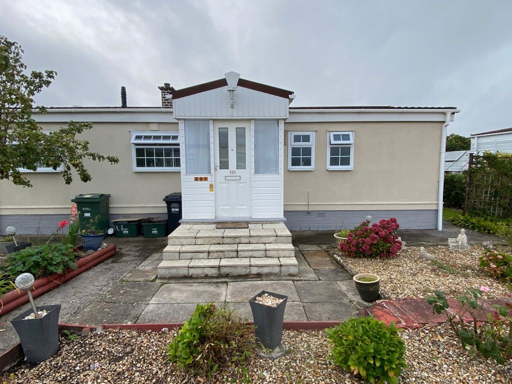 2 bed mobile/park home for sale in Oaktree Park, Locking, WestonSuper