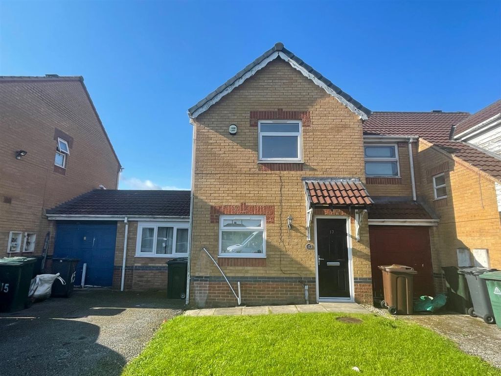 3 bed semidetached house to rent in Easington Avenue, Buttershaw