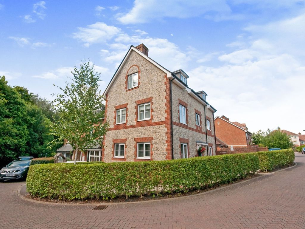5 bed detached house for sale in Buckle Gardens, Hellingly, Hailsham
