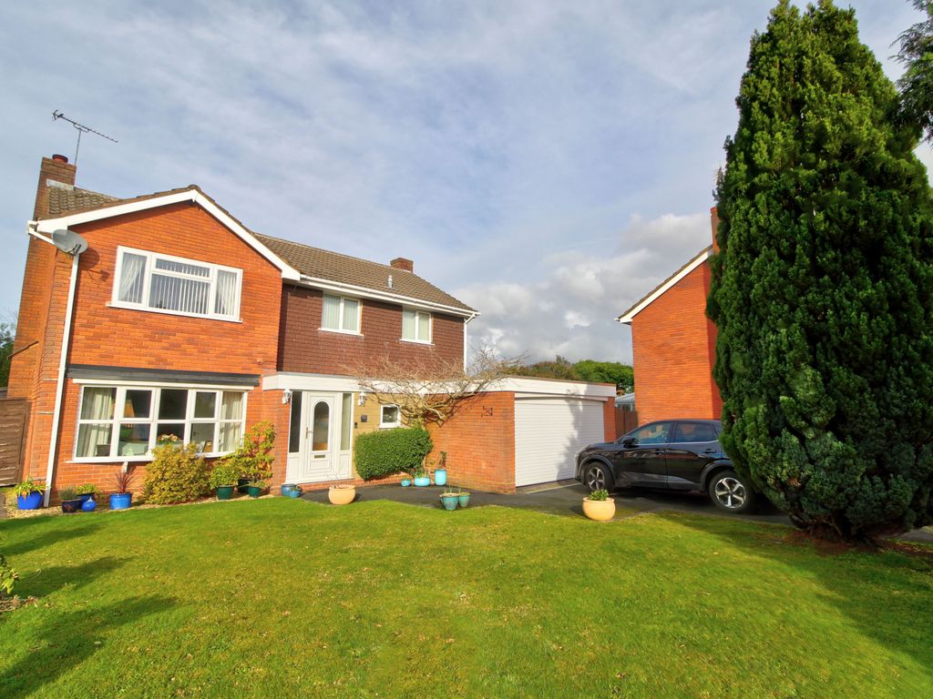 4 bed detached house for sale in Park Dingle, Bewdley DY12, £625,000