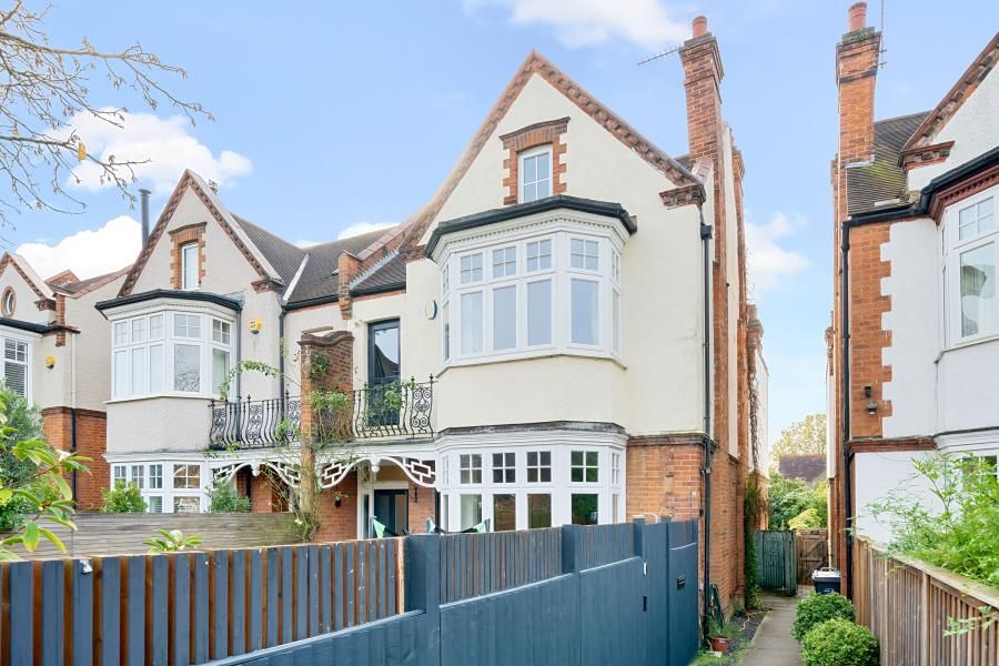 2 bed flat to rent in Cottenham Park Road, London SW20, £1,900 pcm Zoopla