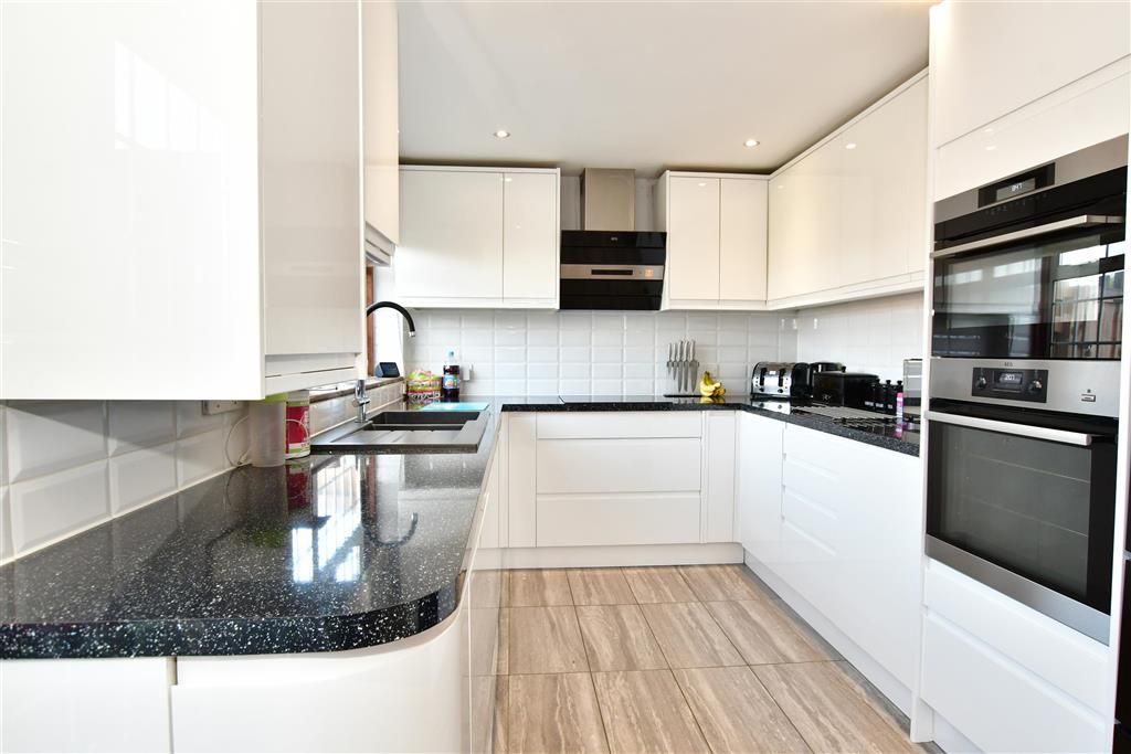 3 bed terraced house for sale in Bellevue Road, Collier Row, Romford, Essex RM5 Zoopla