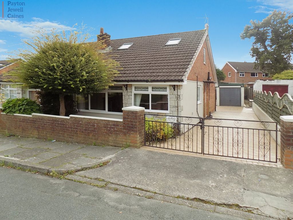 3 bed semidetached bungalow for sale in Deri Avenue, Pencoed, Bridgend
