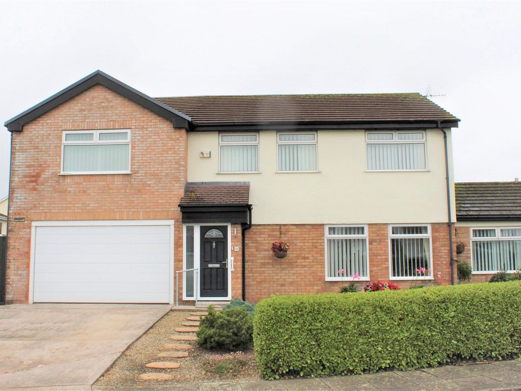 5 bed detached house for sale in Church View, Laleston, Bridgend. CF32