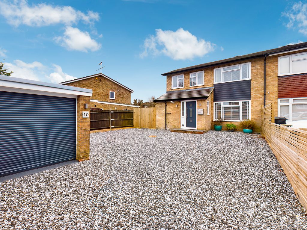 4 bed semidetached house for sale in Sycamore Way, Hazlemere, High