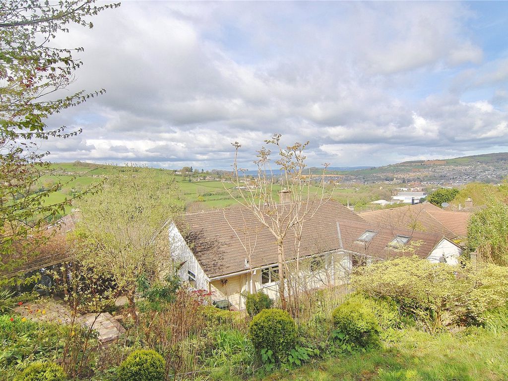 3 bed bungalow for sale in Glen Park Crescent, Kingscourt, Stroud