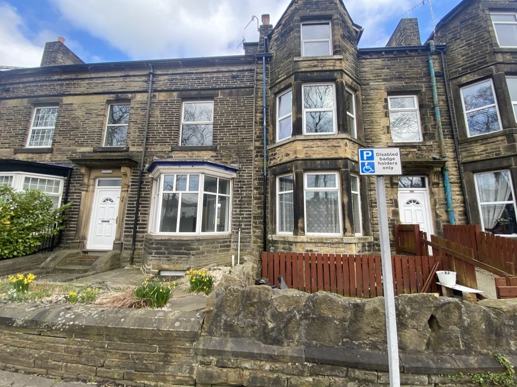 Room to rent in Skipton Road, Keighley, West Yorkshire BD20, £425 pcm