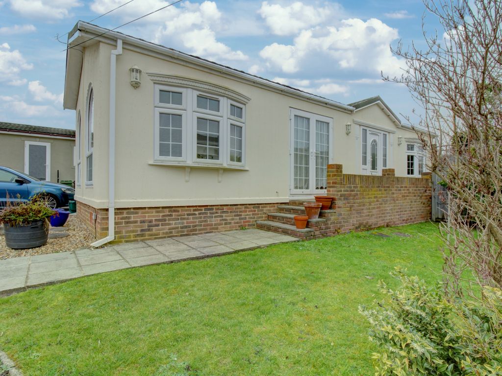 2 bed mobile/park home for sale in Cudworth Park, Burnt Oak Lane