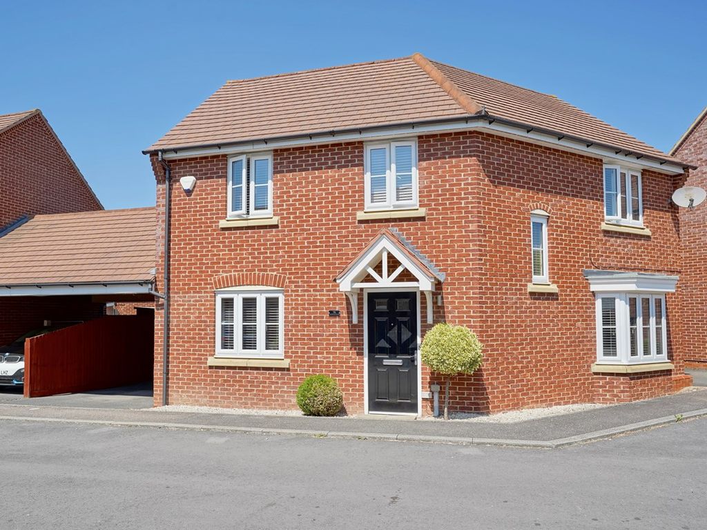 3 bed detached house for sale in Lannesbury Crescent, St Neots PE19