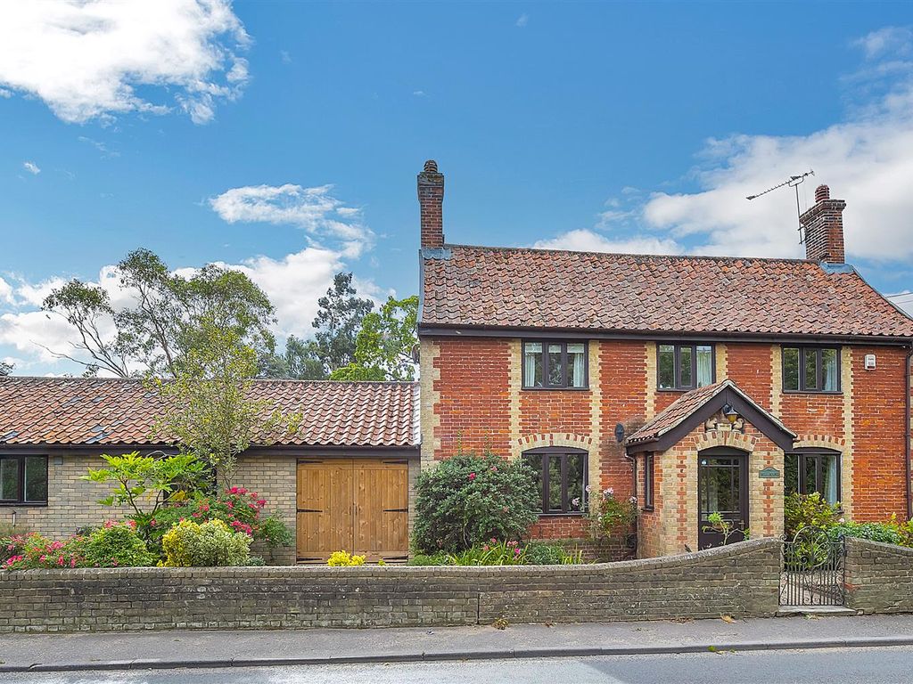 5 bed detached house for sale in Heath Road, Woolpit, Bury St. Edmunds