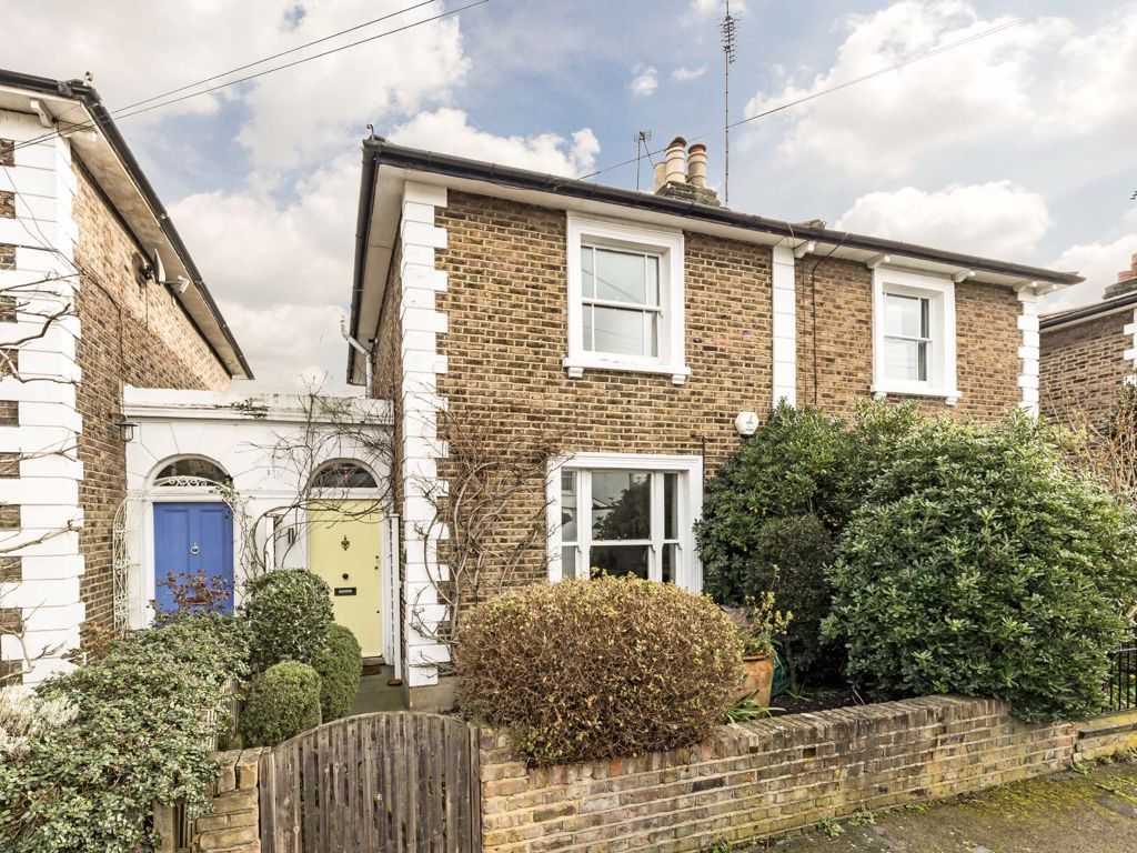 3 bed semidetached house to rent in Dunstable Road, Richmond TW9 Zoopla