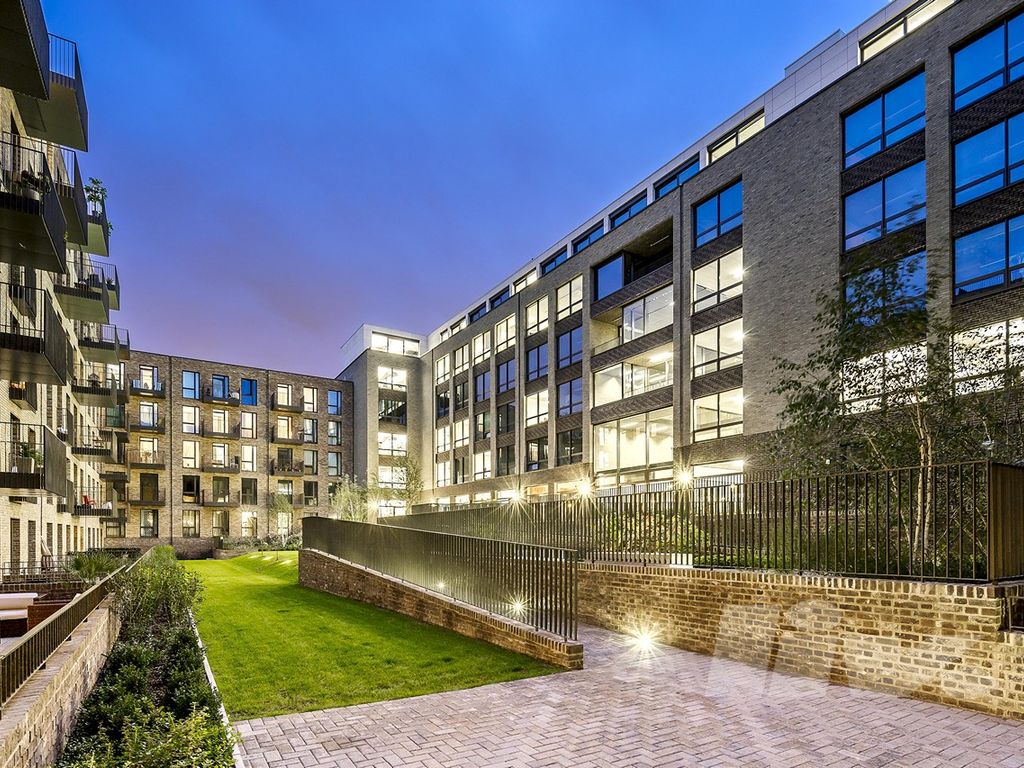 Atrium Apartments, West Row, Ladbroke Grv W10  