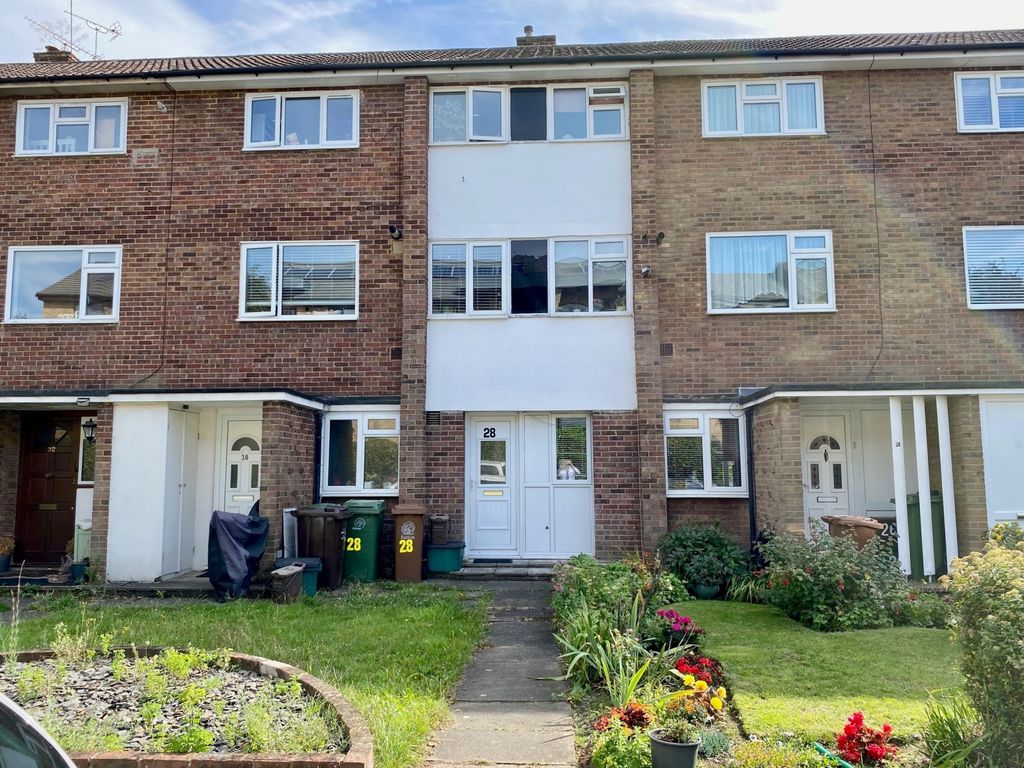 2 bed for sale in Bond Gardens, Wallington SM6, £335,000