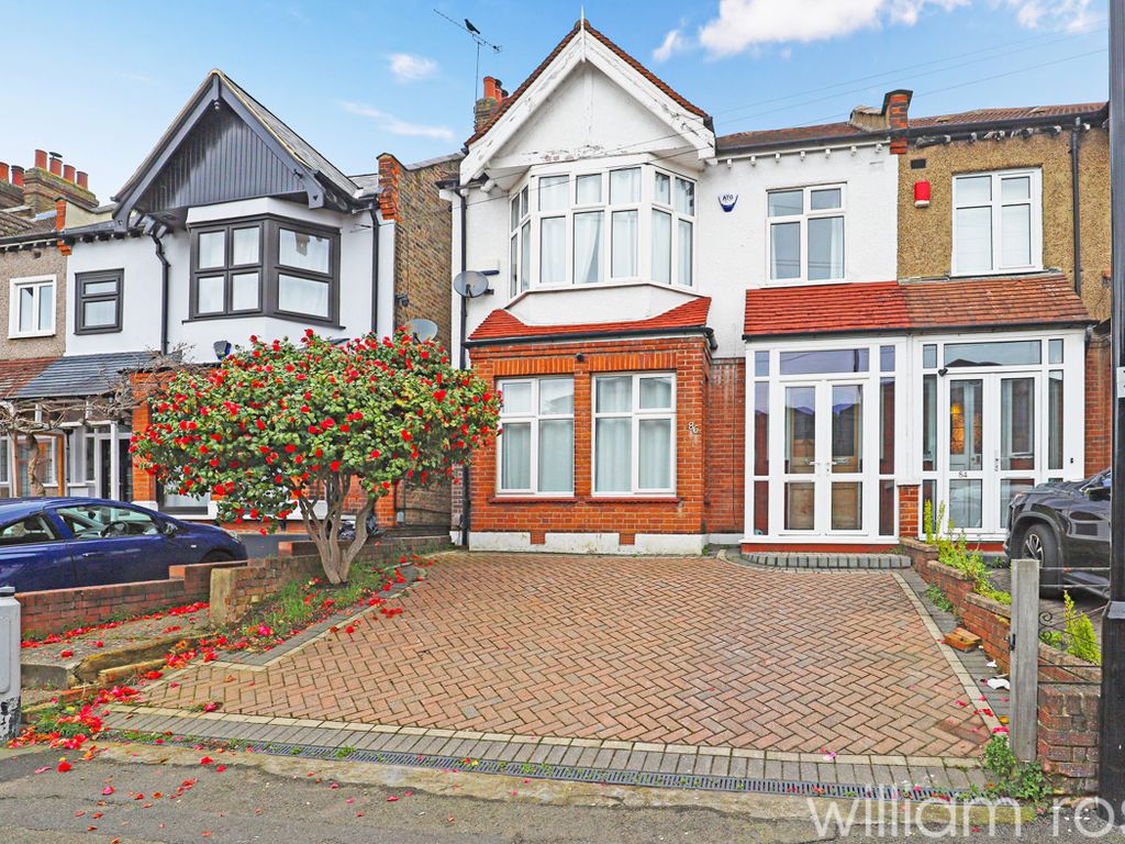 4 bed semidetached house for sale in Chingford Avenue, Chingford