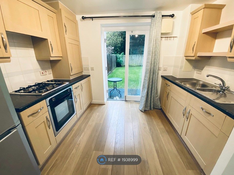 1 bed flat to rent in Edward Vinson Drive, Faversham ME13, £950 pcm