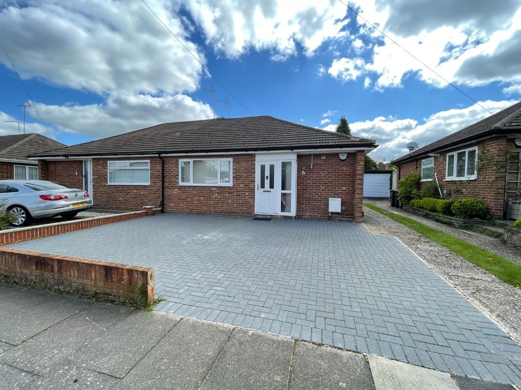 2 bed semidetached bungalow for sale in Pynders Lane, Dunstable LU5 Zoopla