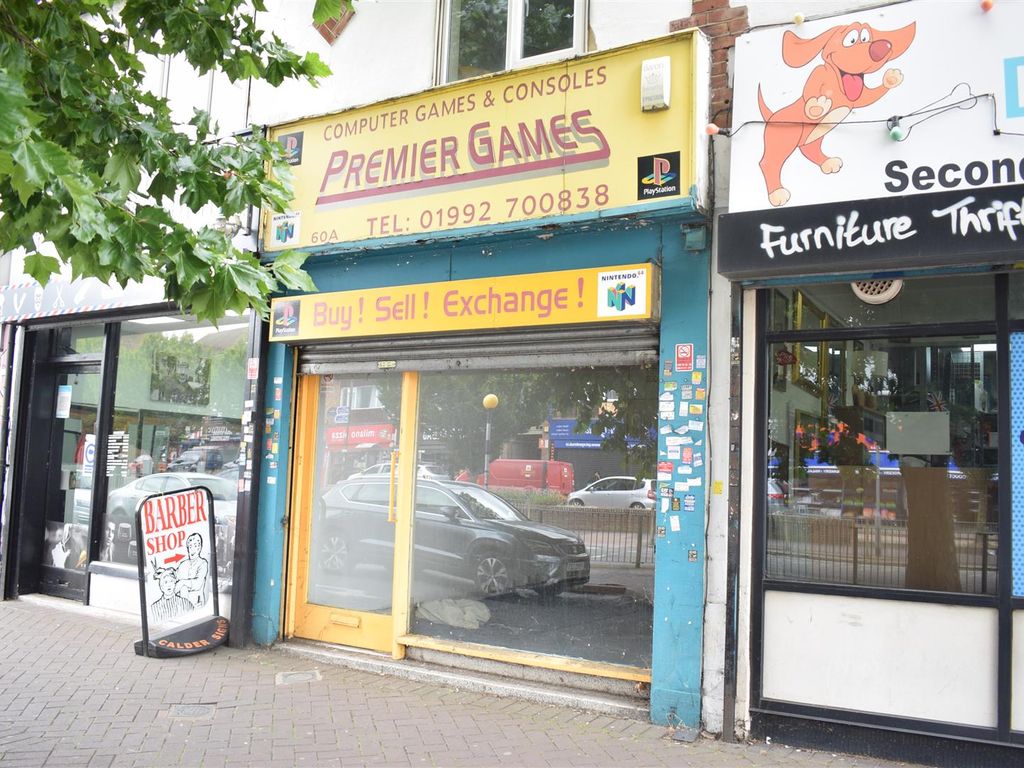 Commercial property to let in High Street, Cheshunt, Waltham Cross EN8
