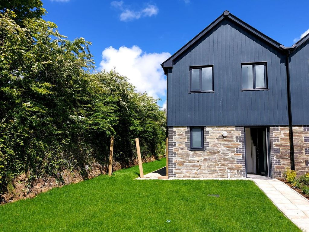 3 bed semidetached house to rent in Poltair Close, Barripper, Camborne