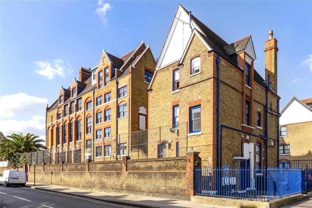 2 bed flat to rent in Royal Gate Apartments, Rutland Road, Hackney E9