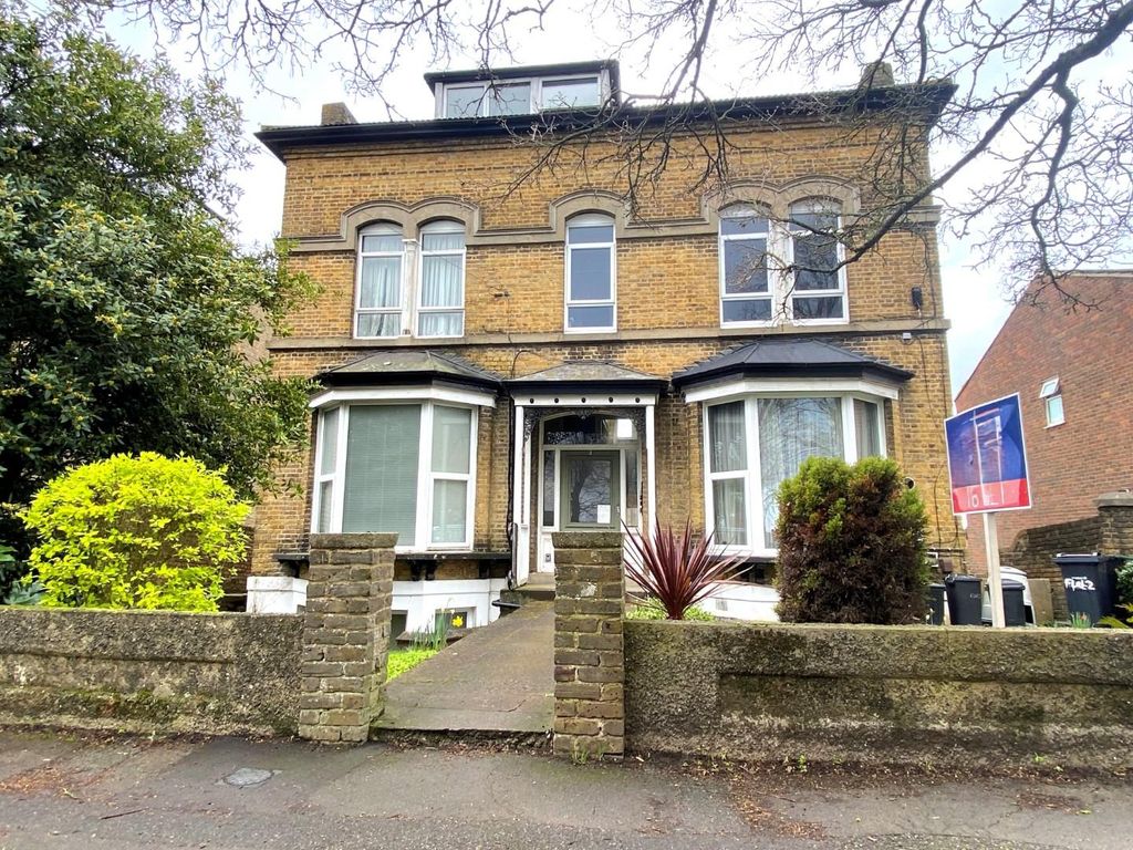 Studio for sale in Glen View, Gravesend DA12, £125,000 Zoopla