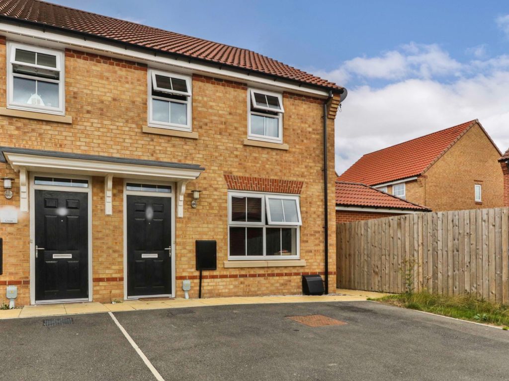 3 bed semidetached house for sale in Dunham Close, Hessle, East Riding