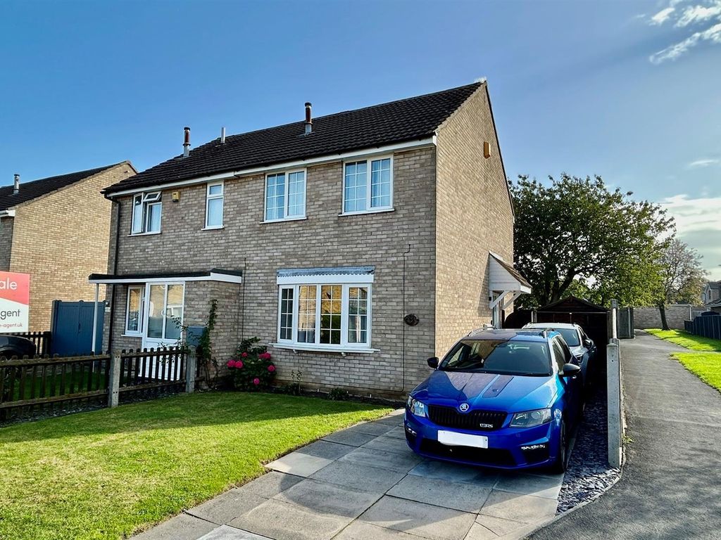 3 bed semidetached house for sale in Dunmore Close, Lincoln LN5, £