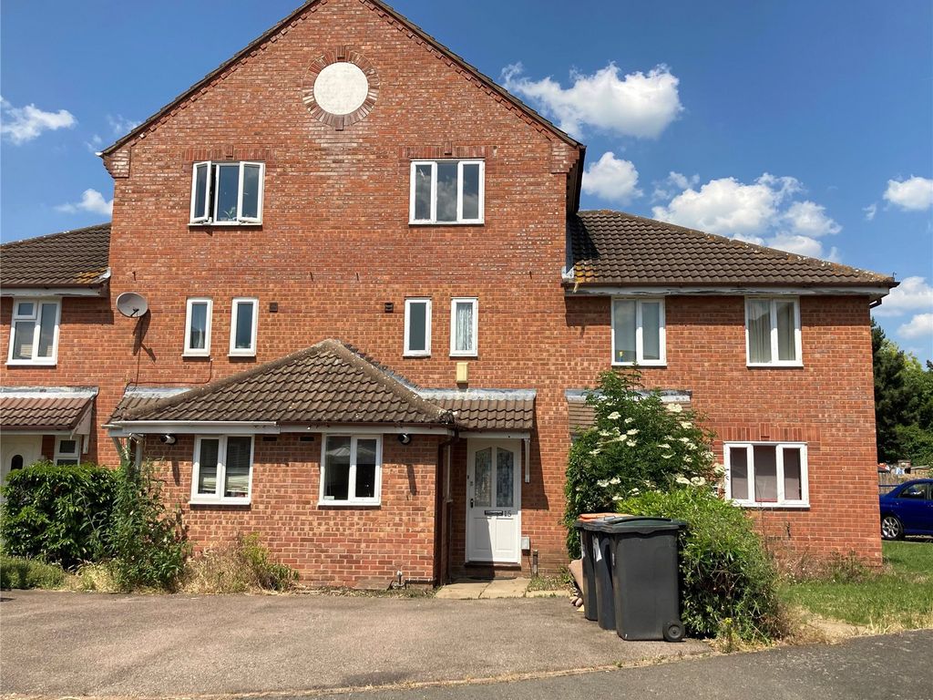 3 bed terraced house for sale in Buttercup Close, Bedford, Bedfordshire