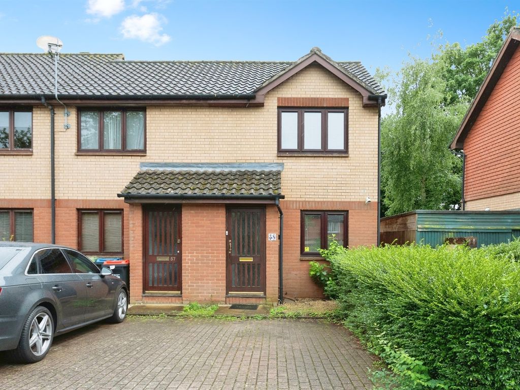 1 bed end terrace house for sale in Pettingrew Close, Walnut Tree