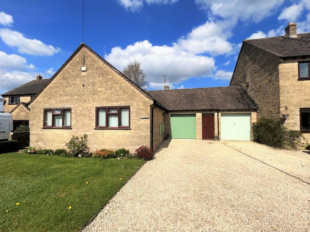 2 bed detached bungalow for sale in Farmcote Close, Stroud