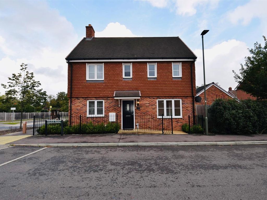 3 bed detached house for sale in Killick Road, Horley RH6, £535,000