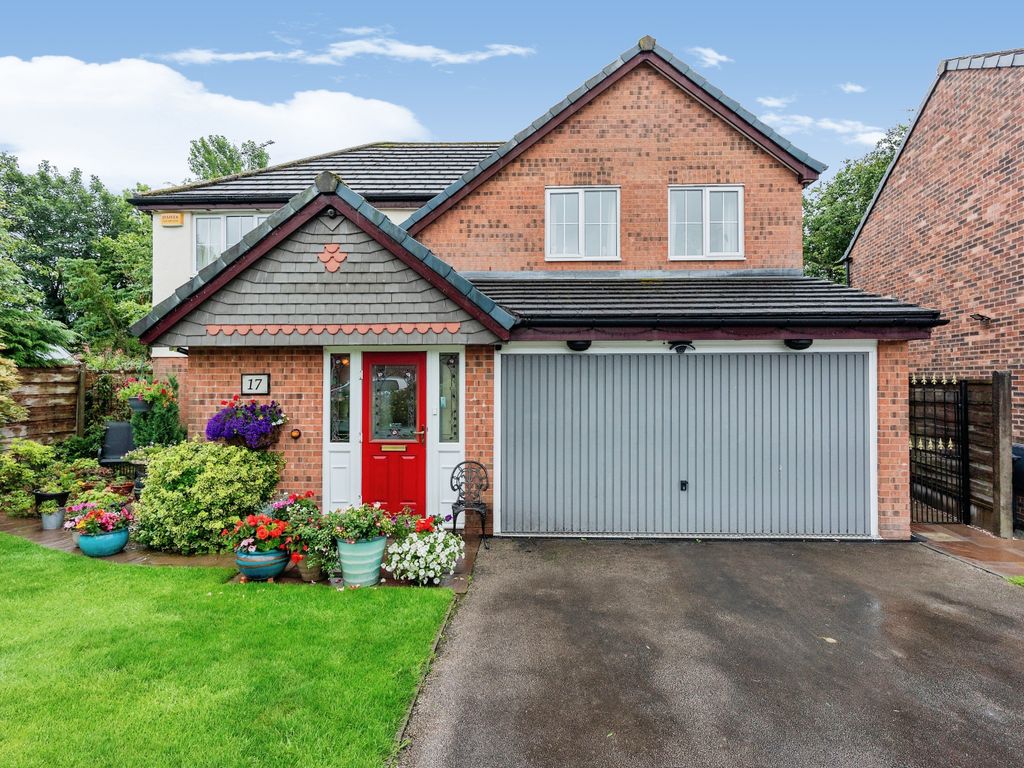 4 bed detached house for sale in Sunningdale Drive, Glossop, Derbyshire