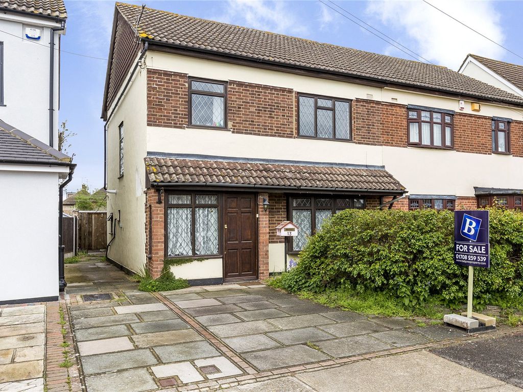 3 bed semidetached house for sale in Peterborough Avenue, Upminster