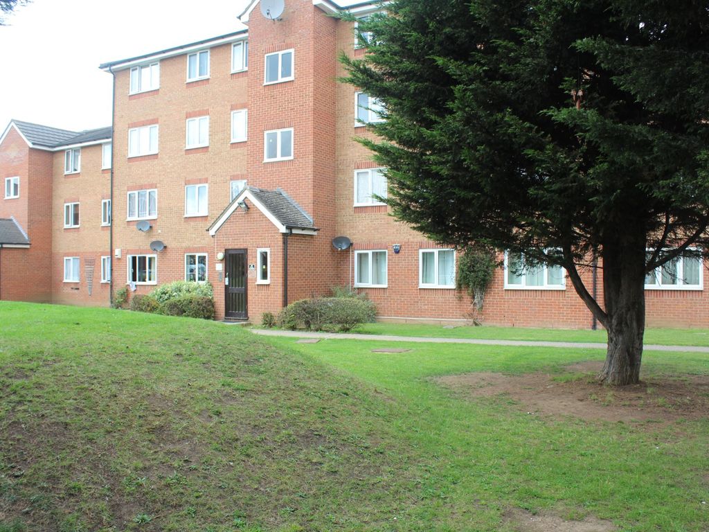 2 bed semidetached house for sale in Express Drive, Goodmayes, Ilford