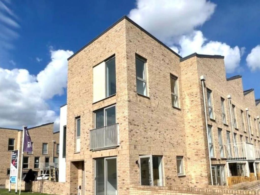 3 bed town house to rent in Lescar Road, Waverley, Rotherham S60, £