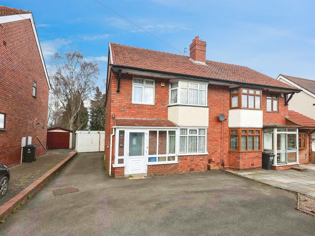 3 bed semidetached house for sale in Two Gates, Halesowen B63, £