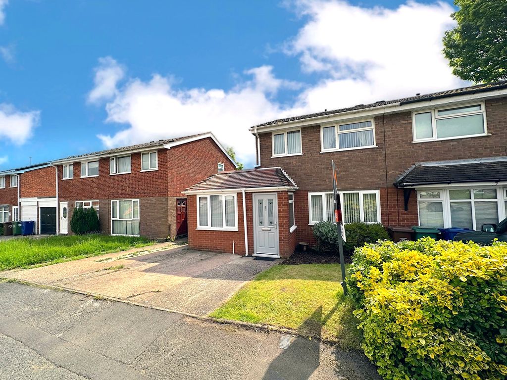 3 bed semidetached house for sale in Chancery Drive, Hednesford
