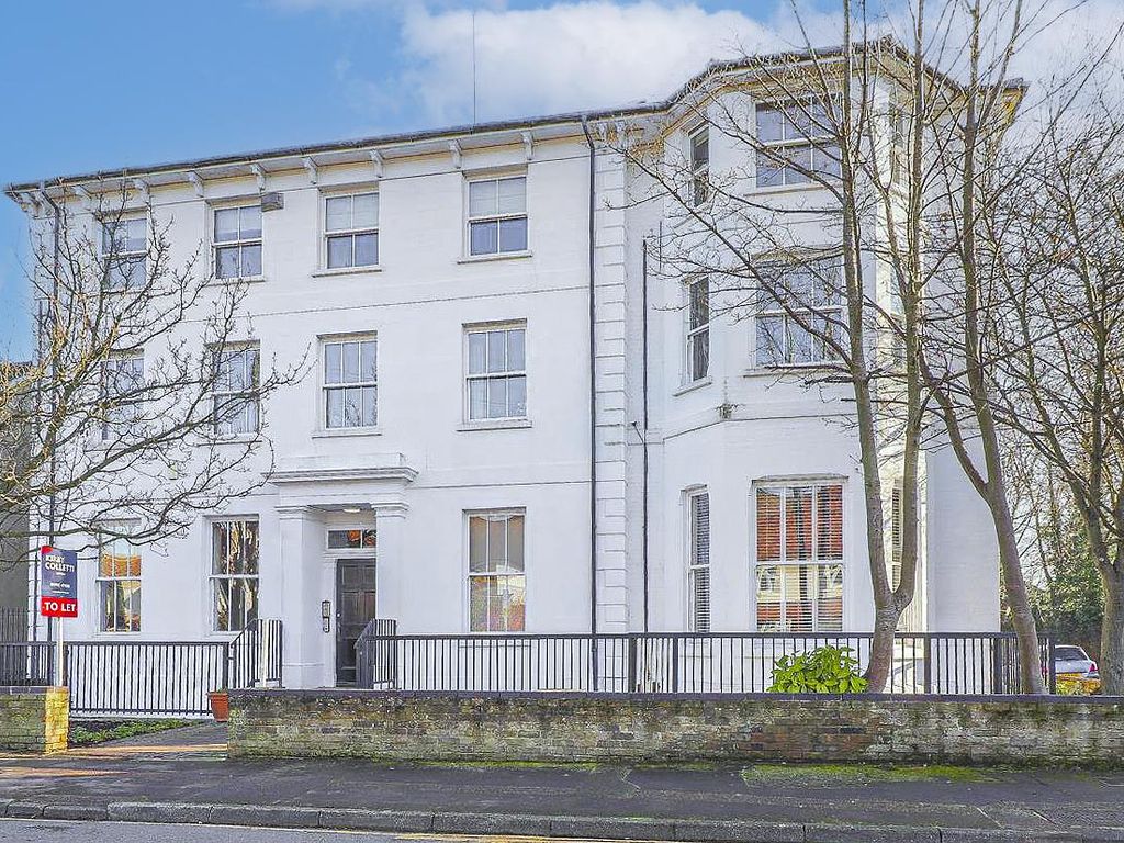 3 bed flat to rent in Stafford House, Churchfields, Broxbourne