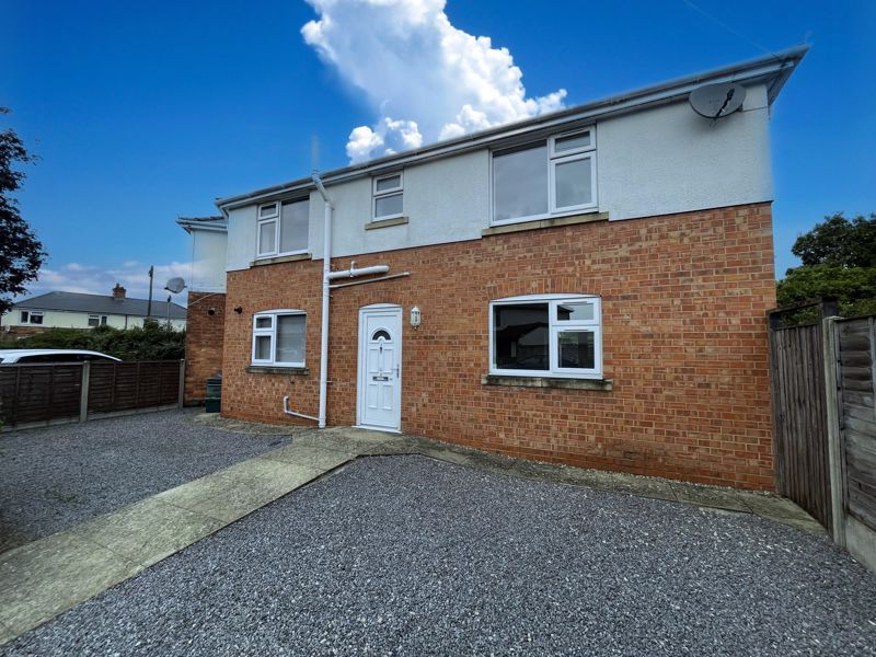 3 bed property to rent in Huxley Road, Tredworth, Gloucester GL1, £