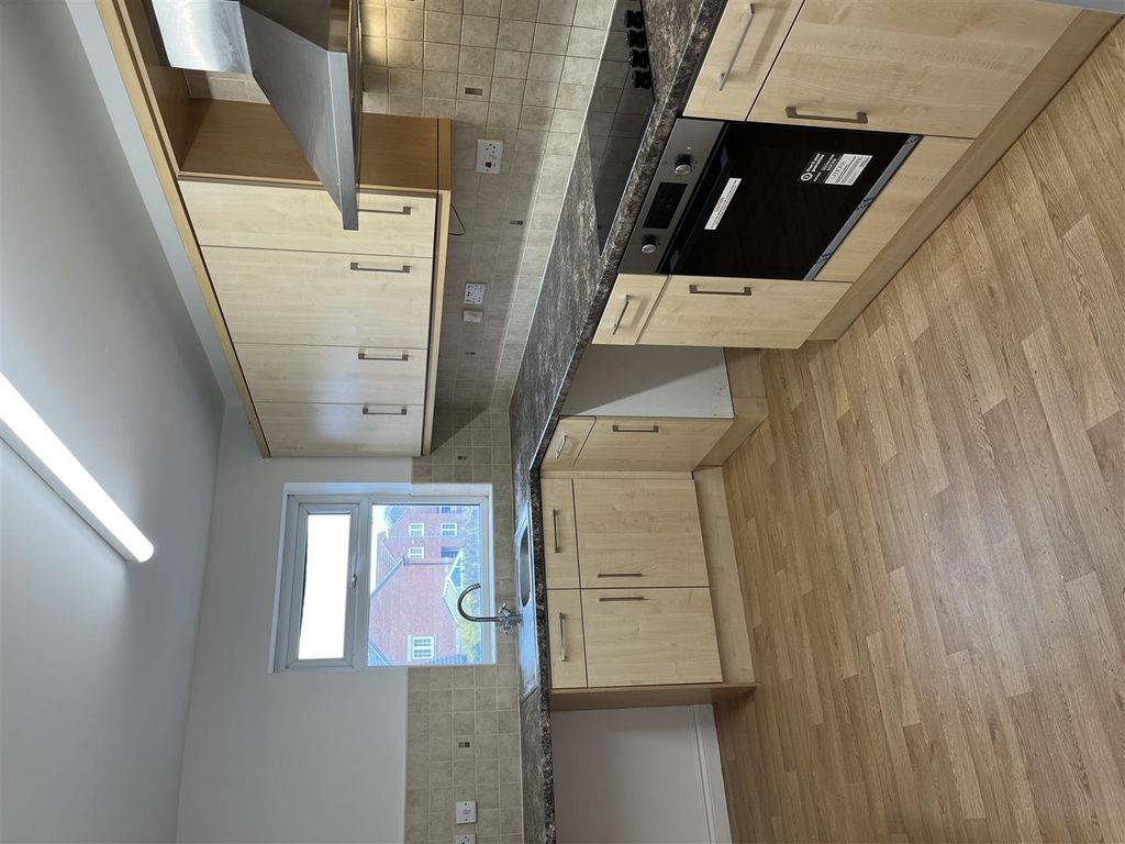 2 bed flat to rent in Eastfield Side, SuttonInAshfield NG17, £650 pcm