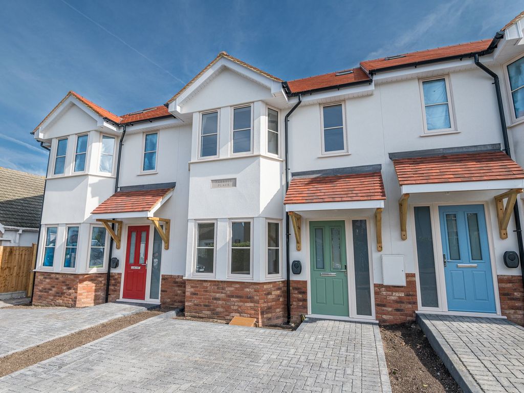 4 bed town house for sale in Elmsleigh Drive, Leigh On Sea SS9, £