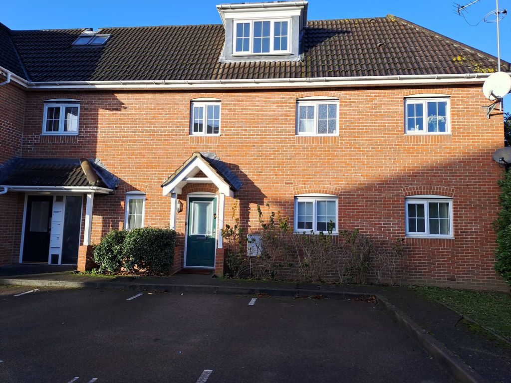 2 bed flat for sale in Malmesbury Road, Morden SM4, £350,000 Zoopla