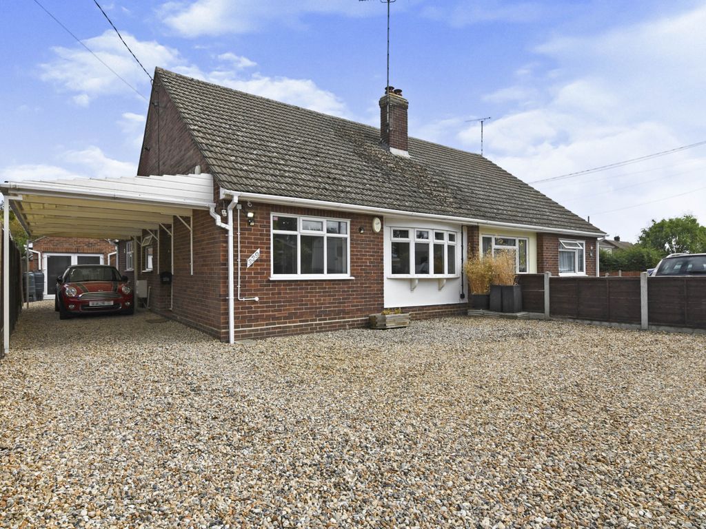 2 bed semidetached bungalow for sale in Cressing Road, Braintree CM7