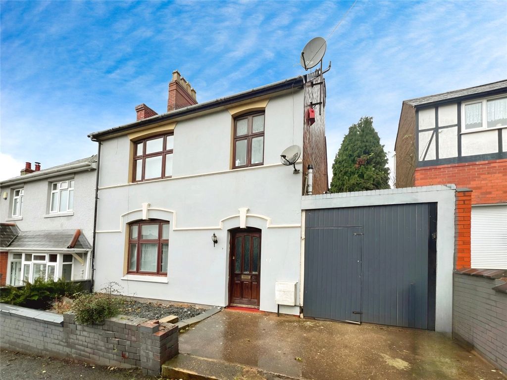 3 bed semidetached house for sale in Fairview Road, Dudley, West