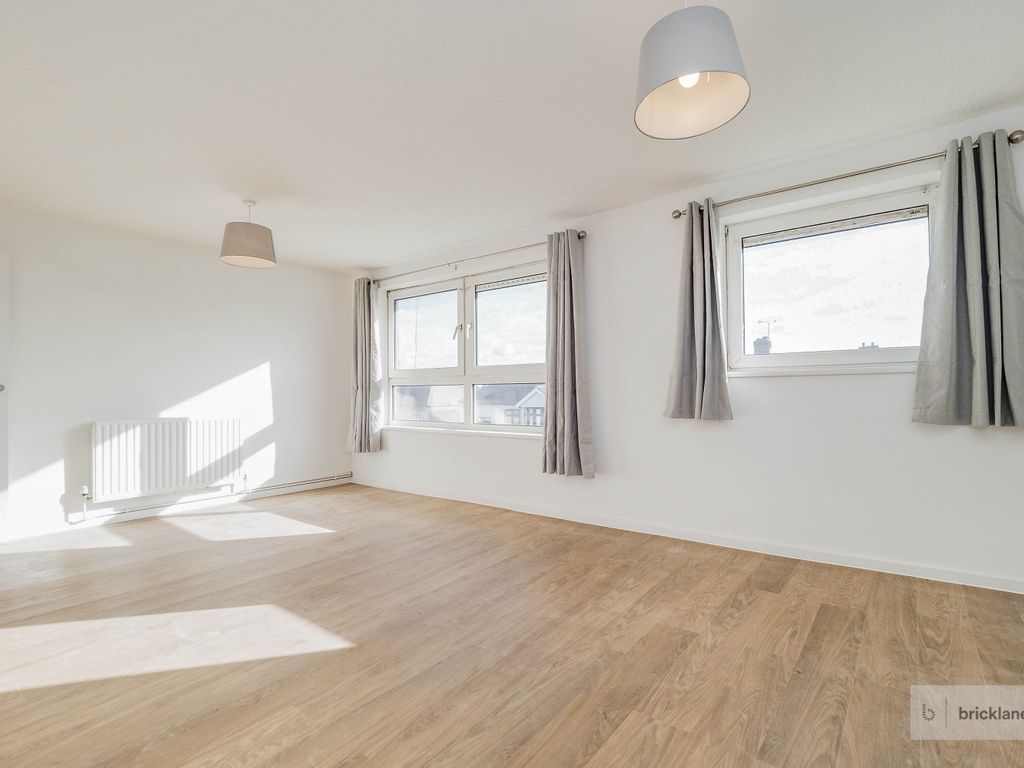 2 bed flat to rent in Shepherds Close RM6, Romford,, £1,600 pcm Zoopla