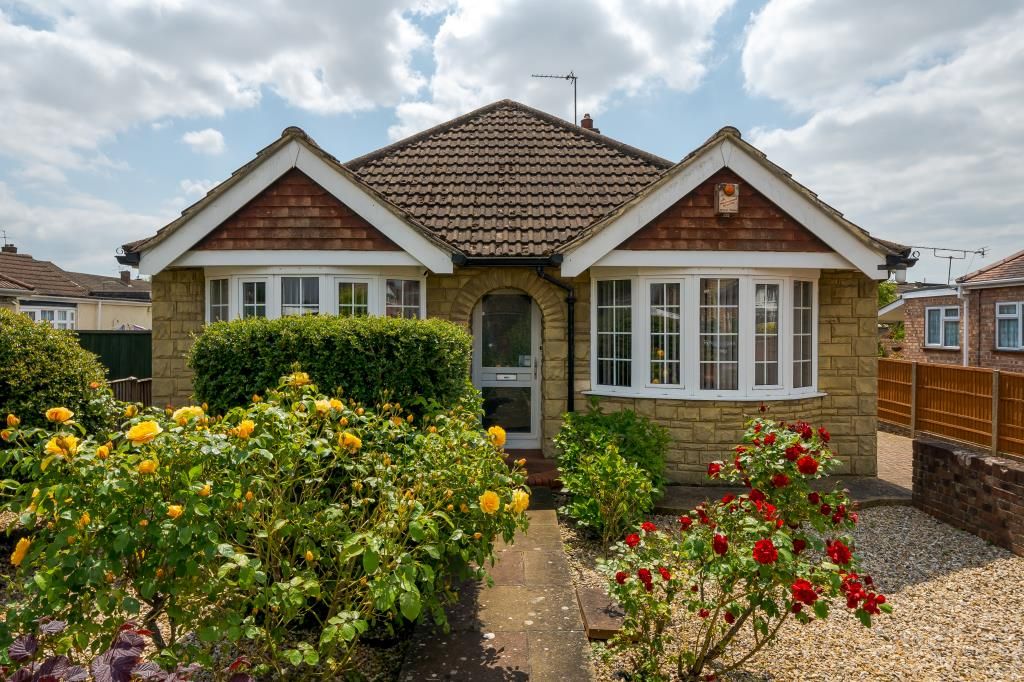 3 bed detached bungalow for sale in Ashford, Surrey TW15 Zoopla